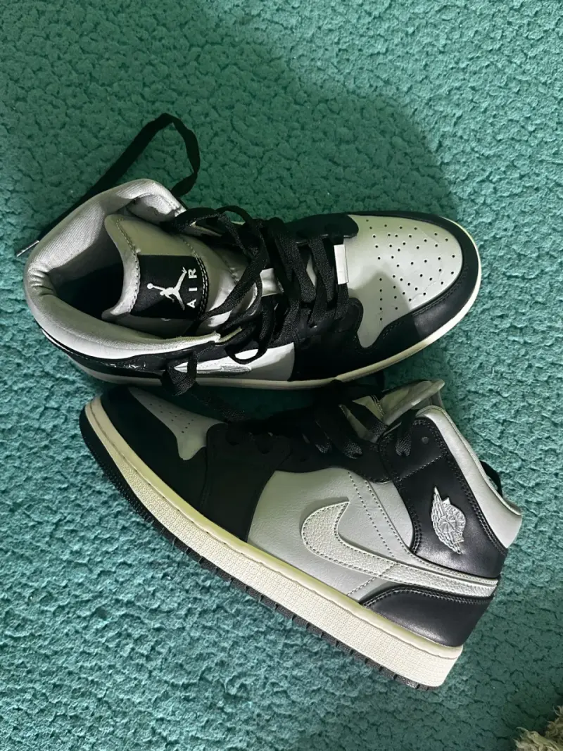 Zapatillas Nike Air Jordan 1 Mid Hombre Negro y Gris - 3