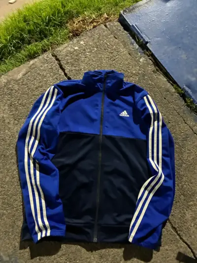 Chaqueta deportiva azul Adidas con franjas - miniatura 1