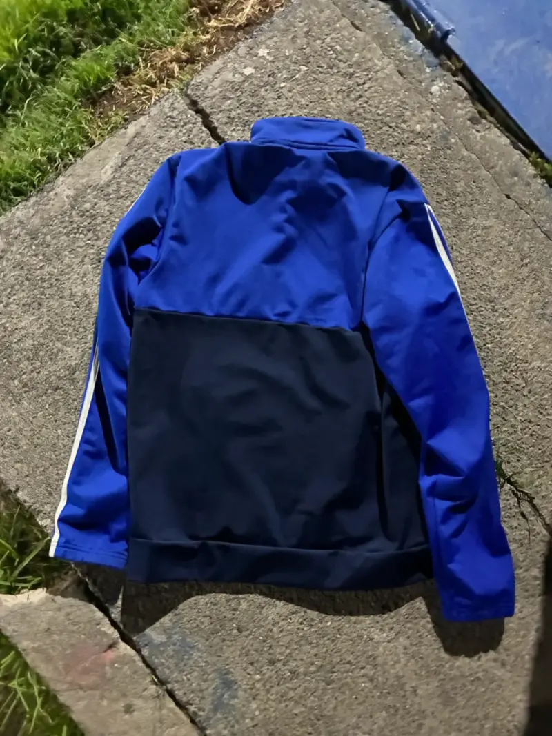 Chaqueta deportiva azul Adidas con franjas - 3