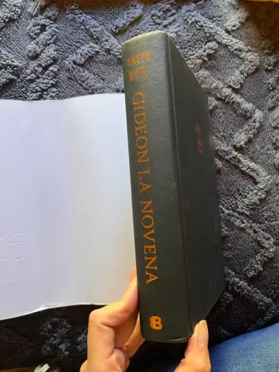 Libro Gideon La Novena de Tamsyn Muir - miniatura 4