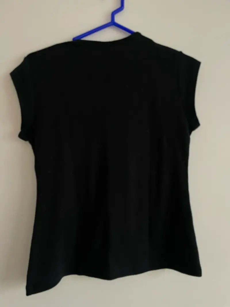 Polera negra con diseño floral Modernisme Gaudí - 2