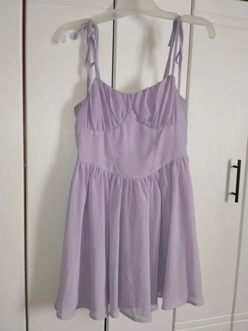 Vestido lila de tirantes con fruncido - 1