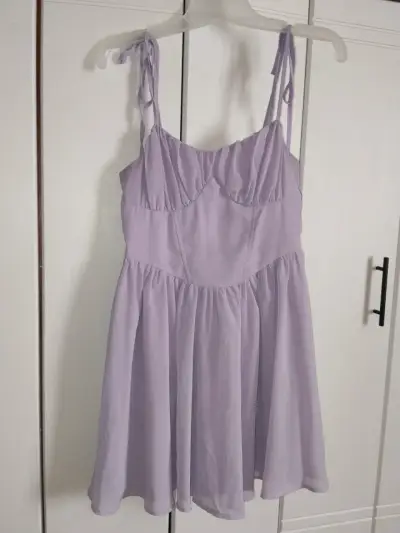 Vestido lila de tirantes con fruncido - miniatura 1