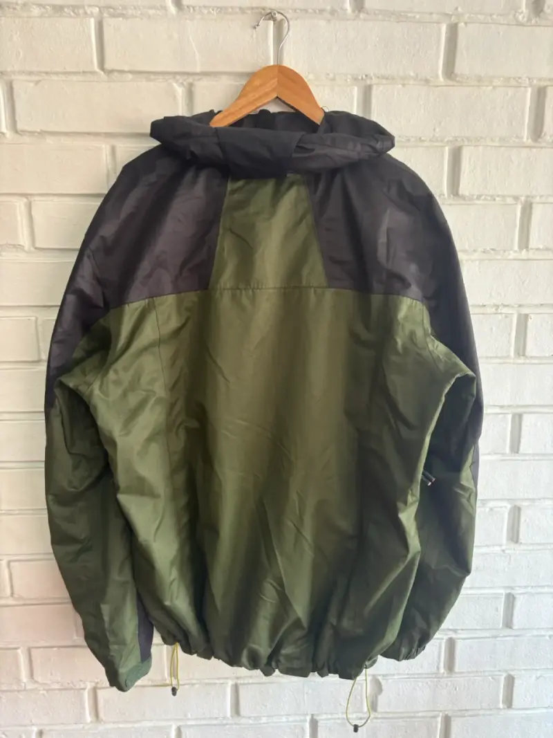 Chaqueta impermeable Nikko verde y negra - 4