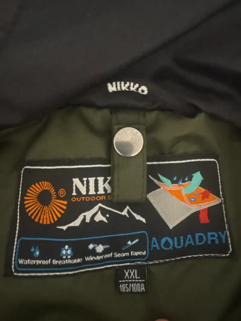 Chaqueta impermeable Nikko verde y negra - 5