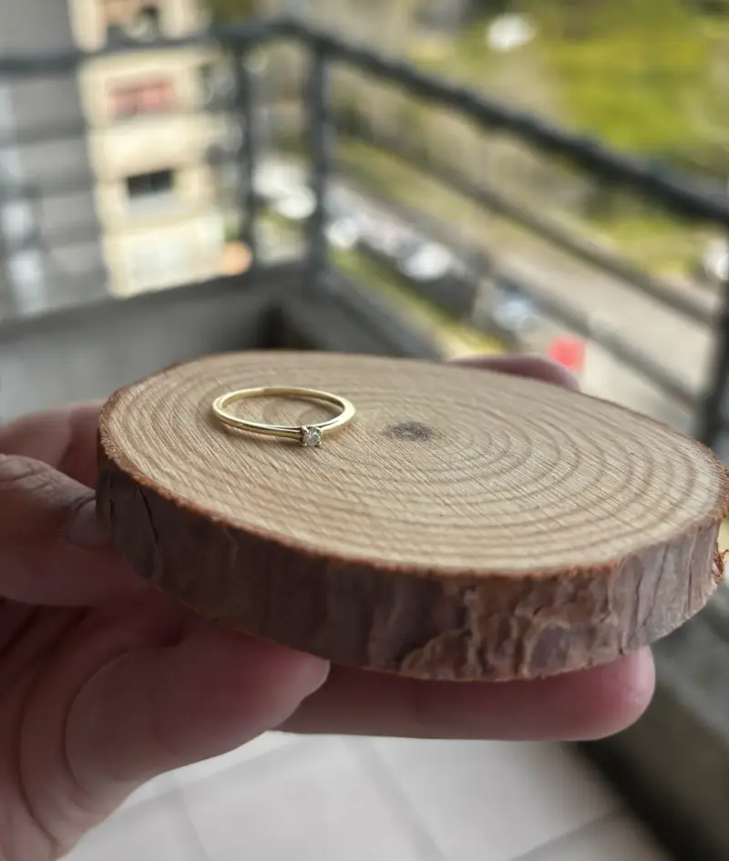 Anillo de compromiso de oro con diamante - 1