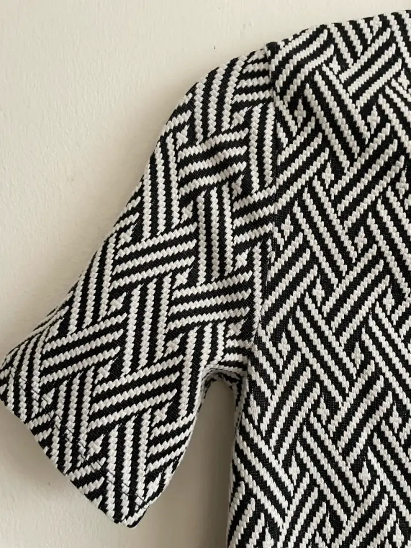 Vestido corto estampado en blanco y negro - 3
