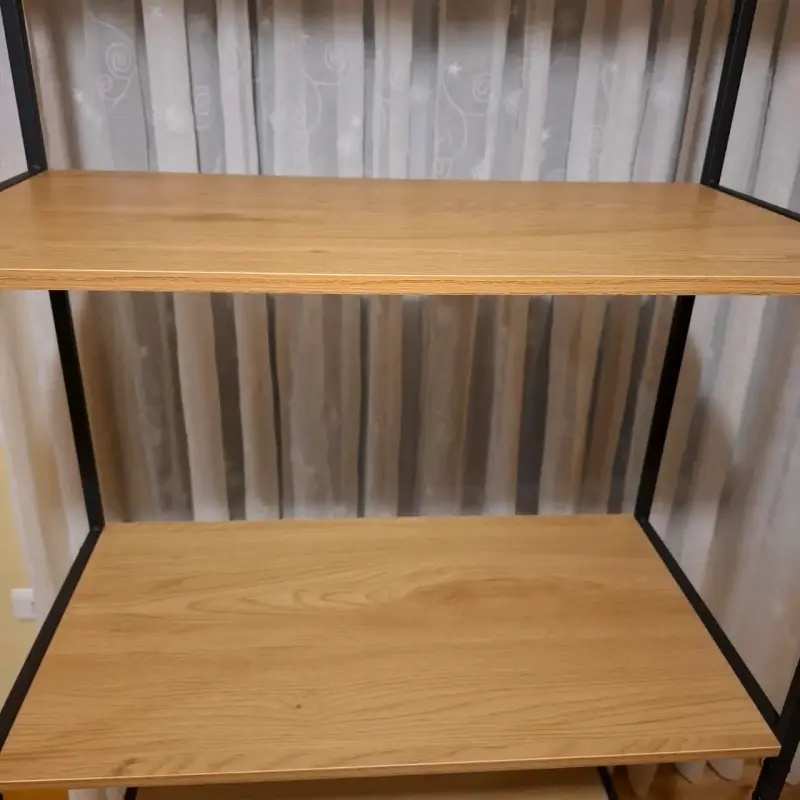 Estantería de madera con puertas y estantes - 3