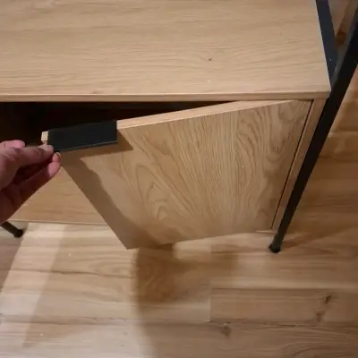 Estantería de madera con puertas y estantes - miniatura 4