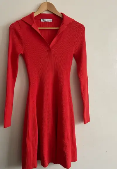 Vestido Naranjo/rojo de punto Zara con cuello en V - miniatura 3