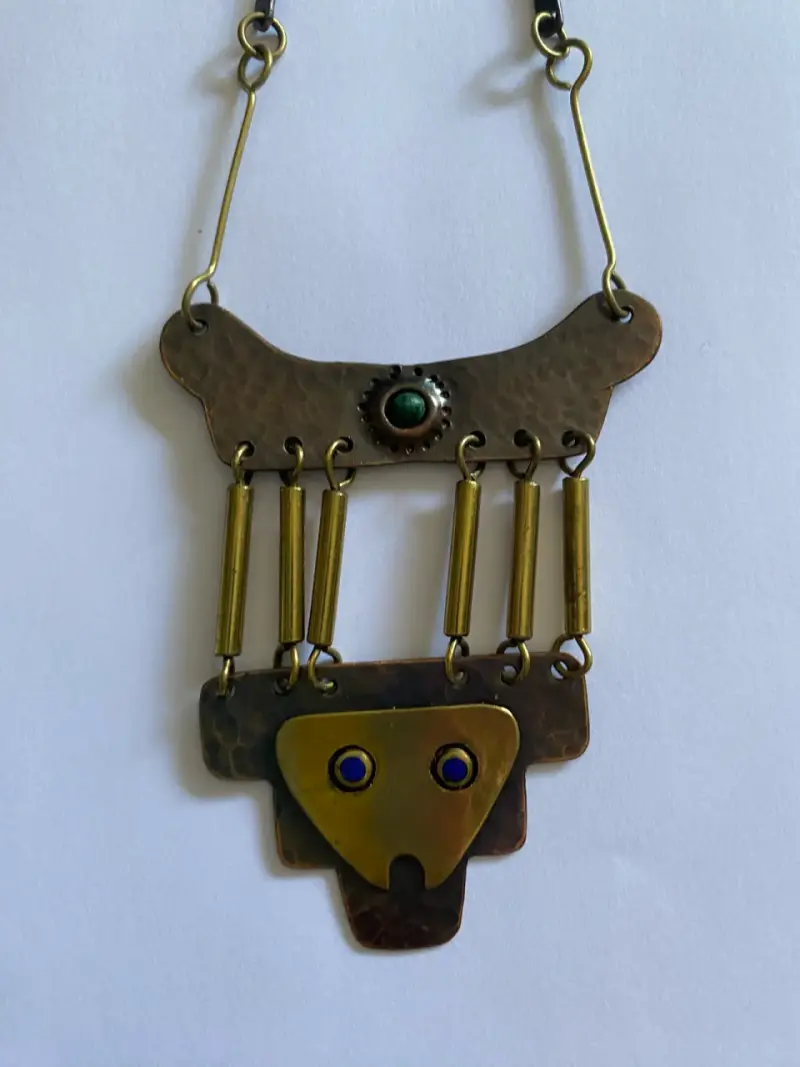 Collar artesanal de metal con diseño étnico - 1
