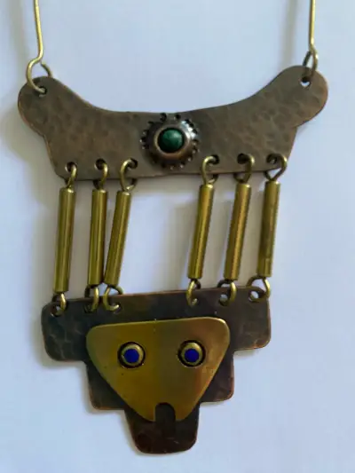 Collar artesanal de metal con diseño étnico - miniatura 2
