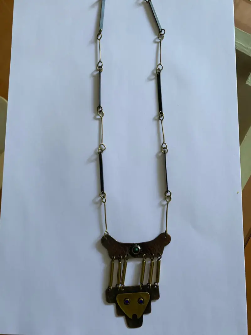 Collar artesanal de metal con diseño étnico - 3