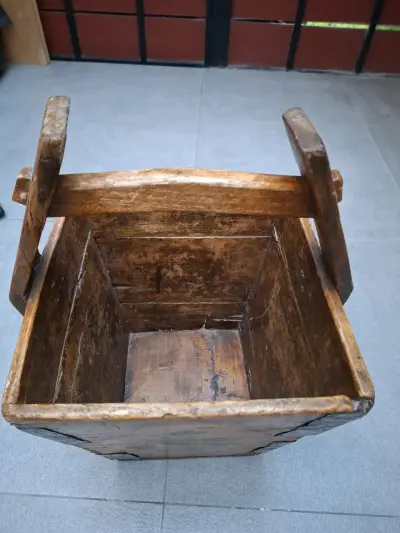 Cubo de madera antiguo con diseño floral - miniatura 4