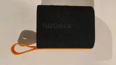 Parlante Bluetooth Xiaomi portátil negro - miniatura 1