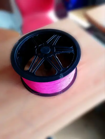 Carrete de hilo de pesca rosa - miniatura 1