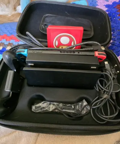 Consola Nintendo Switch con accesorios y estuche - miniatura 1