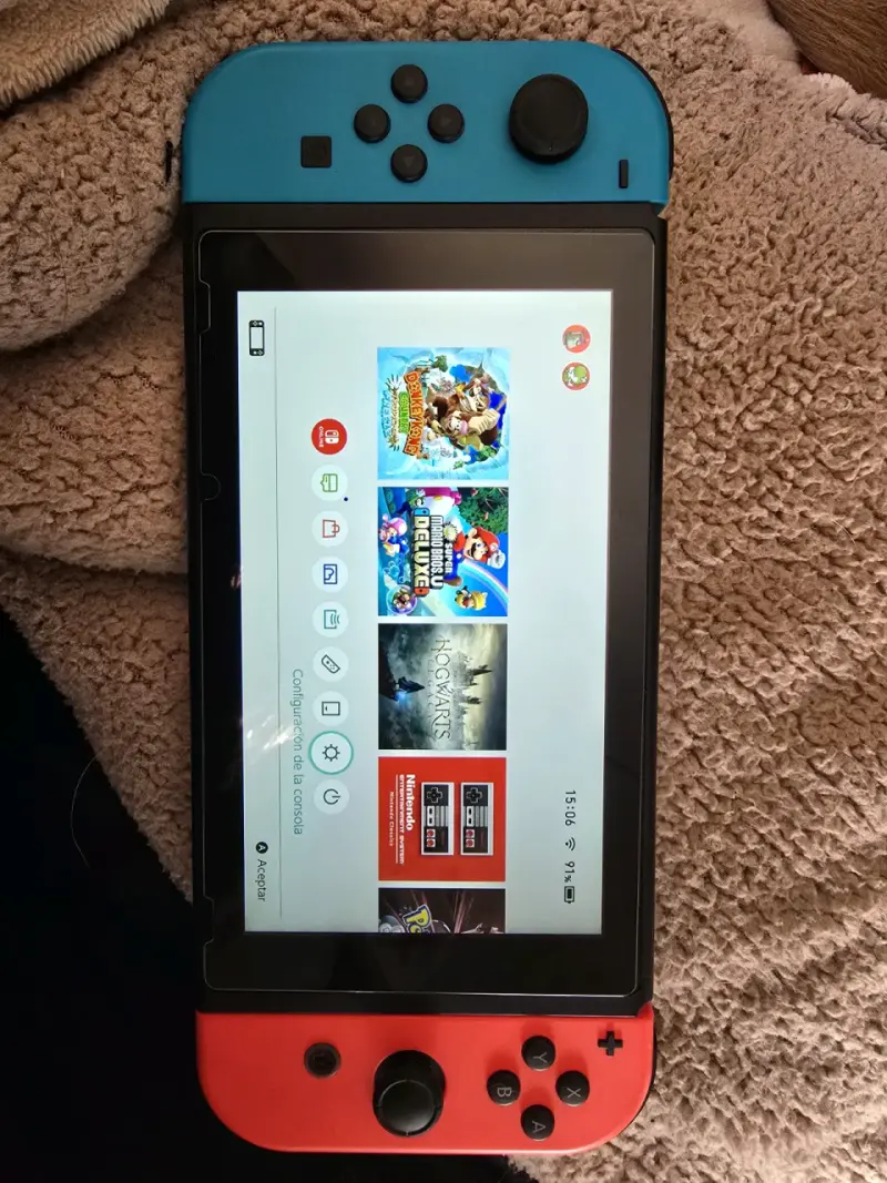 Consola Nintendo Switch con accesorios y estuche - 6