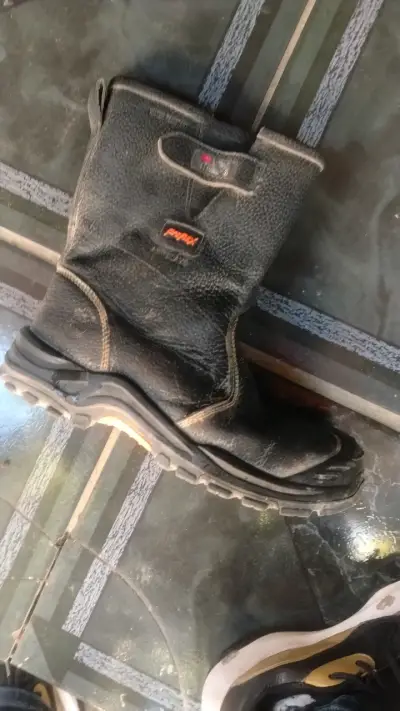 Botas de seguridad Parax negras resistentes al agua - miniatura 2