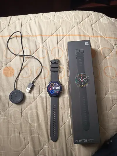 Reloj inteligente Xiaomi Mi Watch con cargador - miniatura 1