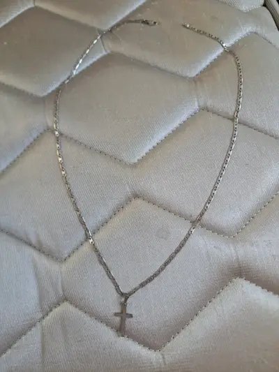 Collar de plata con dije de cruz - miniatura 1