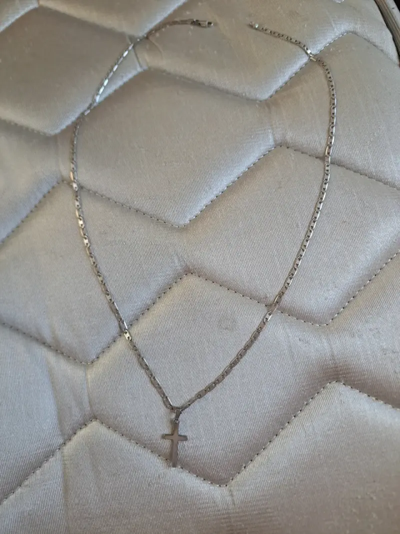 Collar de plata con dije de cruz - 2