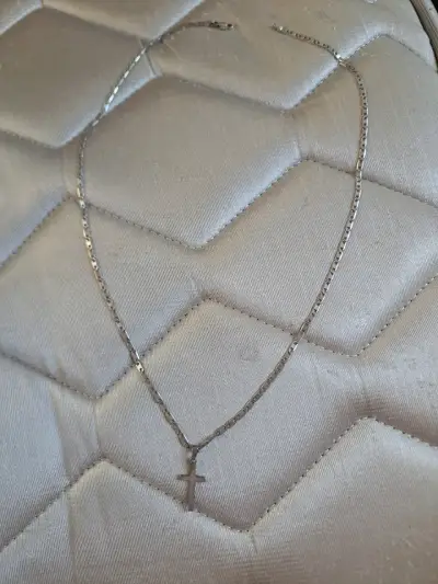 Collar de plata con dije de cruz - miniatura 2