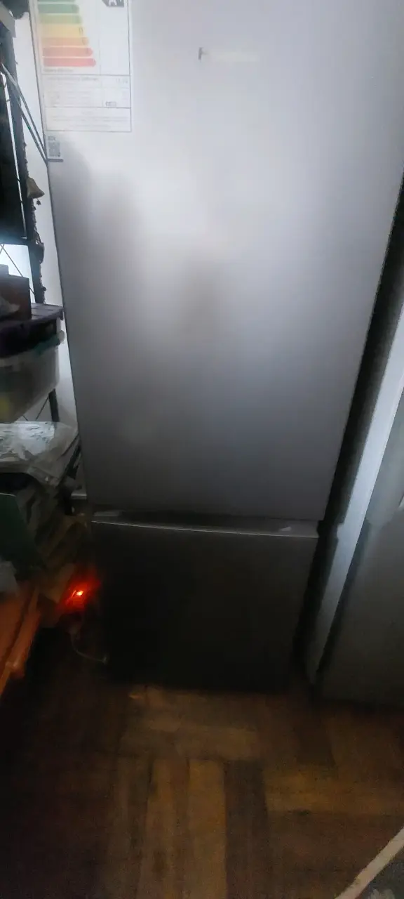 Refrigerador Hisense RD-22DC con congelador - 2