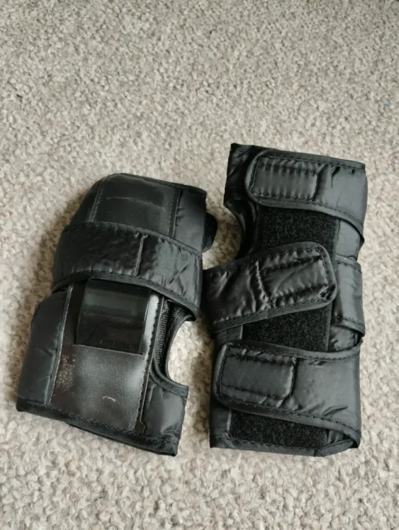 Patines en línea Rider con casco y protecciones - 4