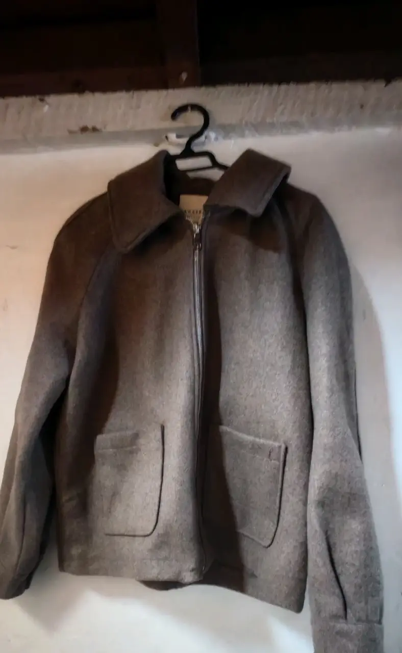 Chaqueta beige con cierre - 1