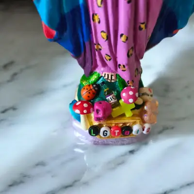 Figura de yeso Virgen pride - miniatura 3