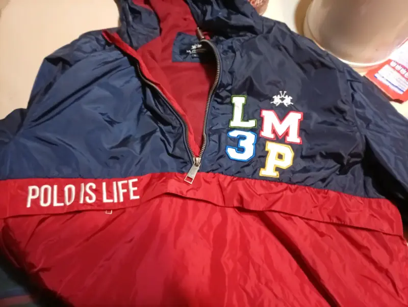 Cortaviento Polo Is Life azul y rojo - 1