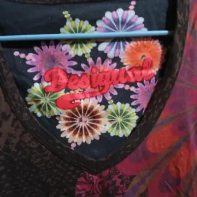 Polera Desigual (M) con estampado floral - miniatura 2