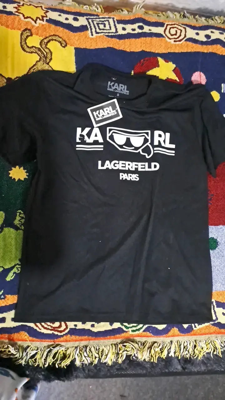 Polera negra Karl Lagerfeld Paris