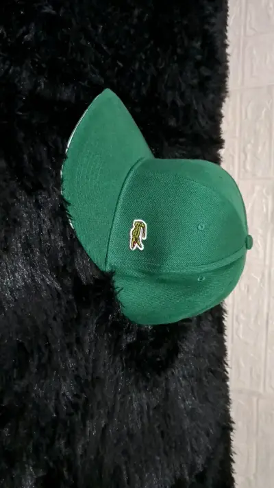 Gorras deportivas verde y azul con logo bordado - miniatura 2