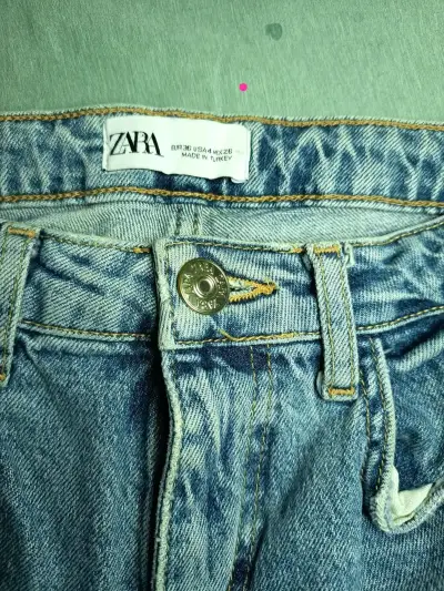 Jeans Zara desgastados para mujer - miniatura 2