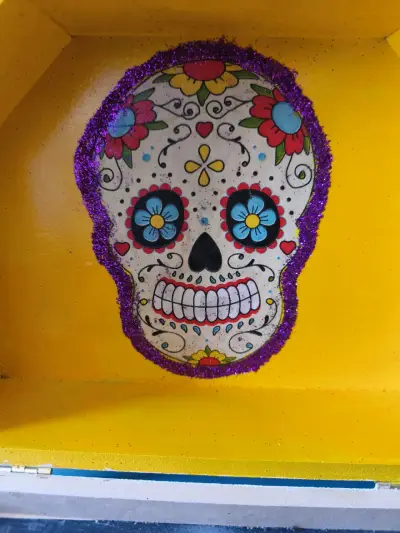 Maleta decorativa Frida Kahlo pintada a mano - miniatura 3