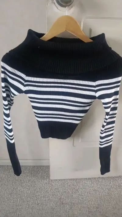 Suéter de rayas blanco y negro para mujer - miniatura 2