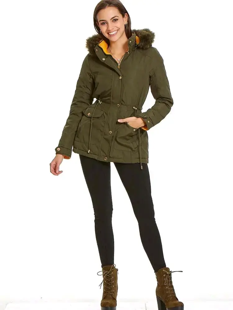 Parka verde con capucha y forro de piel sintética - 5
