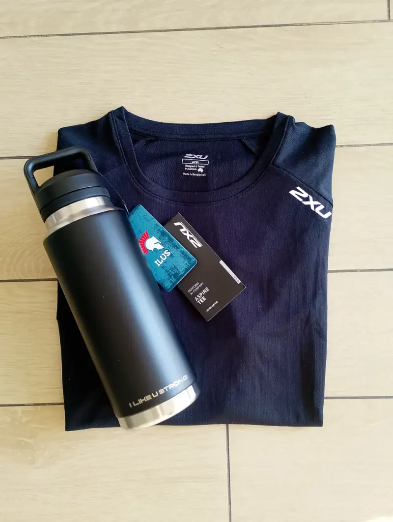 Pack Polera running 2XU con botella Ilust 750 mL - 1
