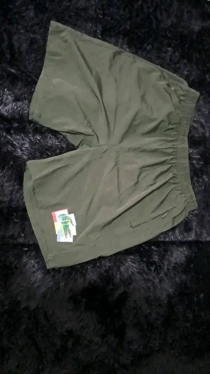 Shorts deportivos verde oliva para hombre