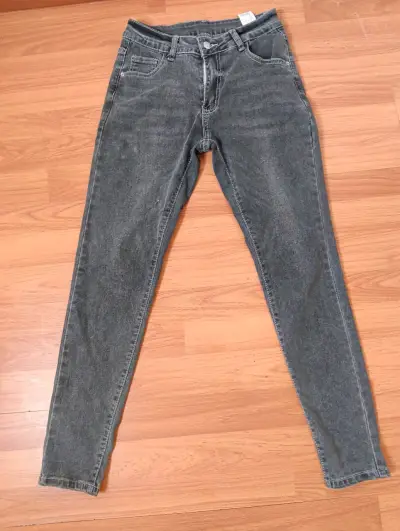 Jeans de mezclilla desgastados para mujer - miniatura 4