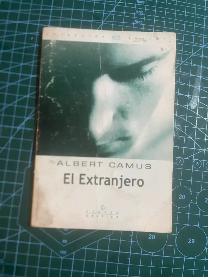 Libro El Extranjero de Albert Camus - 1