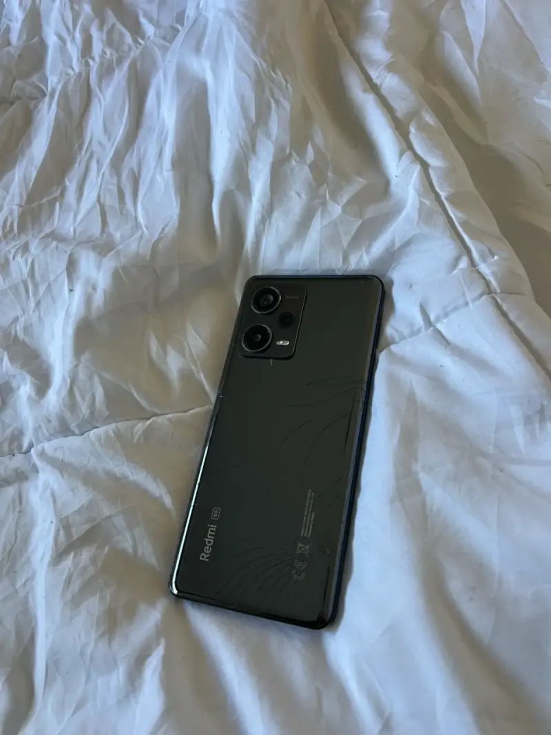 Smartphone Redmi 5G con Pantalla Grande - 4