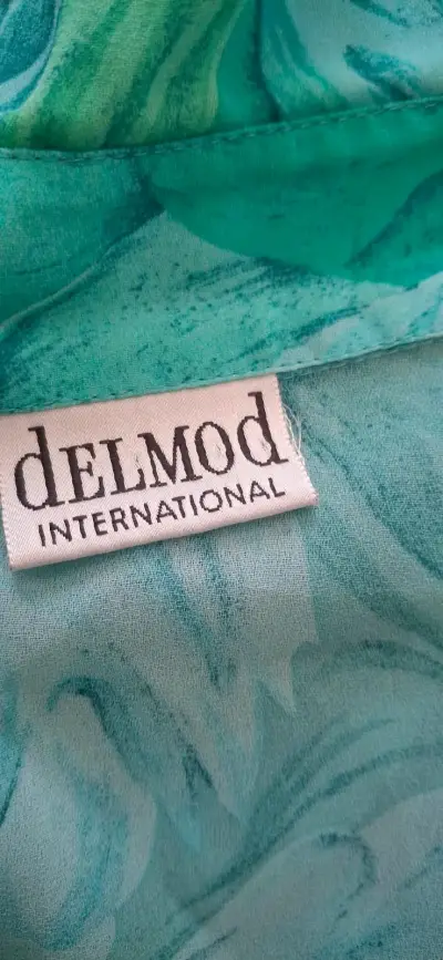 Blusa de manga larga tonos verdes nueva - miniatura 2