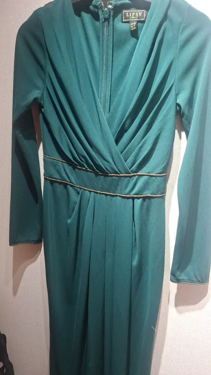 Vestido verde elegante Lipsy con detalles dorados - 1