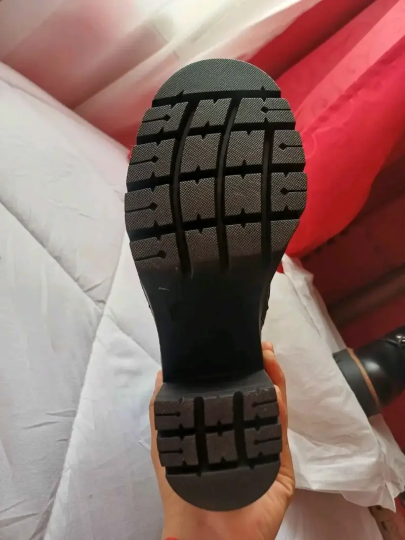 Botines de cuero negro con tacón alto - 2