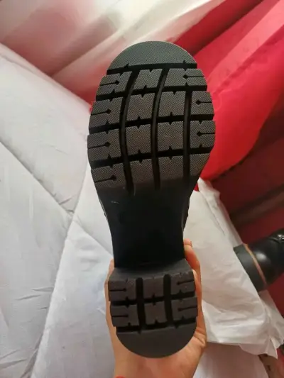 Botines de cuero negro con tacón alto - miniatura 2