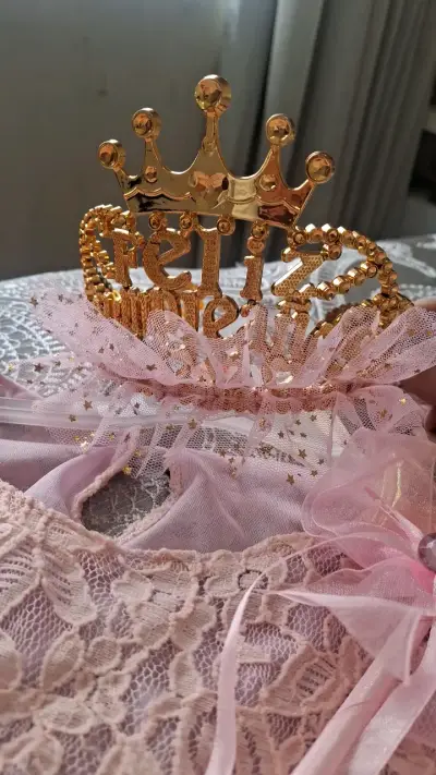 Vestido de encaje para niña con detalles florales - miniatura 2