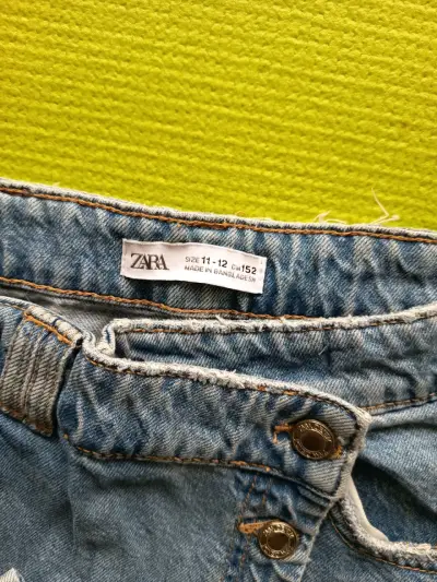 Shorts de mezclilla para niña Zara desgastados - miniatura 2